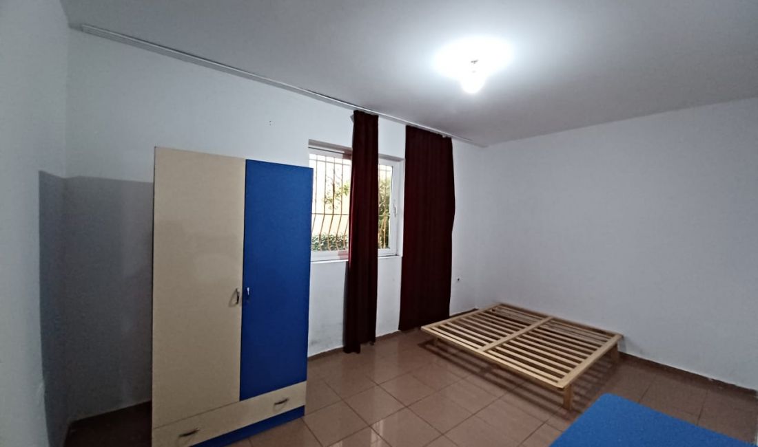 Shtepi me qera Apartament ne Tirane, 3+1, Mobilimi E mobiluar, Pagesa 40,000  Leke.