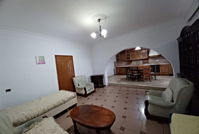 Shtepi me qera Apartament ne Tirane, 3+1, Mobilimi E mobiluar, Pagesa 40,000  Leke.