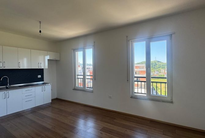 Shtepi ne shitje Apartament ne Tirane, 3+1, Mobilimi Pjeserisht e mobiluar, Pagesa 166,000  Euro.