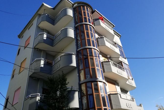 Shitet vile 4 kateshe ne Selite/ 730,000 euro