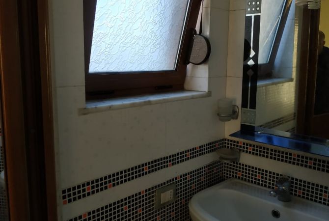 Shtepi ne shitje Apartament ne Tirane, 7+1, Mobilimi E mobiluar, Pagesa 730,000  Euro.