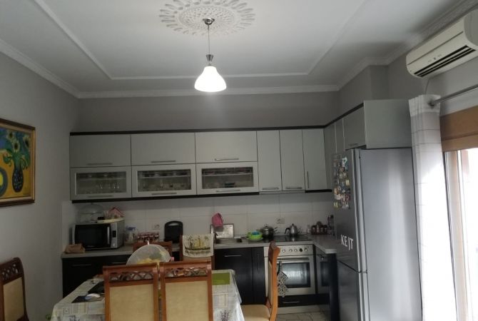 Shtepi ne shitje Apartament ne Tirane, 7+1, Mobilimi E mobiluar, Pagesa 730,000  Euro.