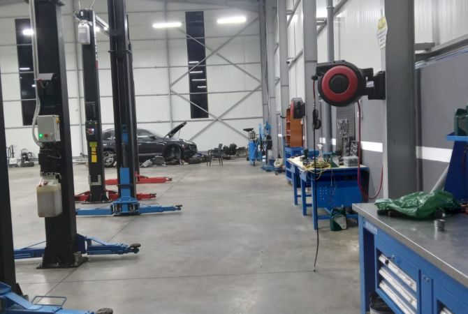 Jepet me qera Kapanon prane QTU (Buze rruges Kryesore)/ 3000 euro