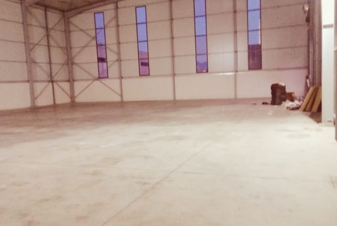 Jepet me qera Kapanon prane QTU (Buze rruges Kryesore)/ 3000 euro