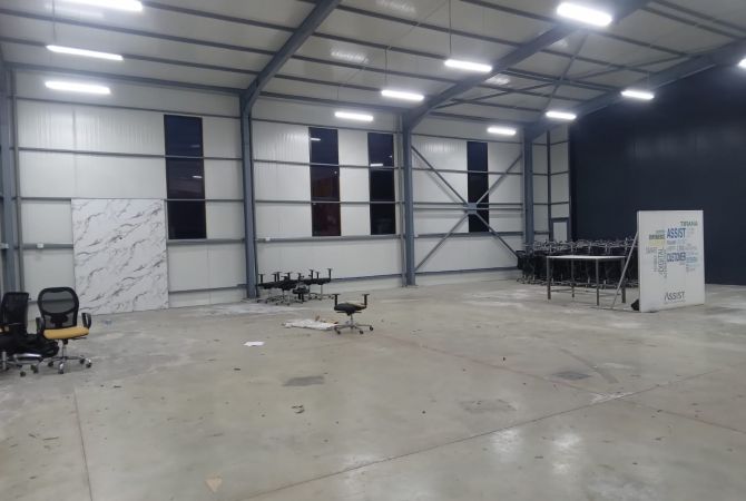 Jepet me qera Kapanon prane QTU ( Buze rruges Kryesore )/ 2000 euro