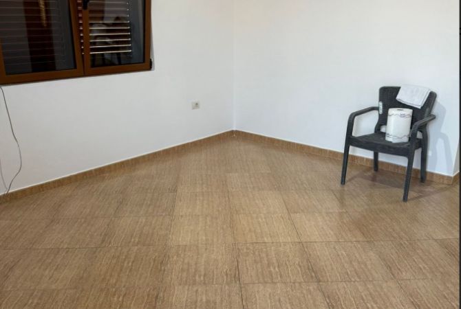 Appartamento in affitto a Tirana 2+1, SemiArredato