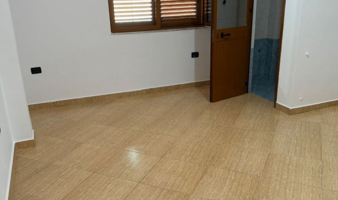 Appartamento in affitto a Tirana 2+1, SemiArredato