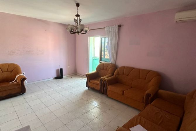 Shitet apartament 1+1 tek Rruga Fortuzi/ 105,000 euro