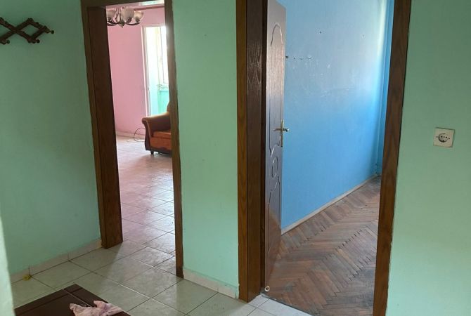 Shtepi ne shitje Apartament ne Tirane, 1+1, Mobilimi Pjeserisht e mobiluar, Pagesa 105,000  Euro.