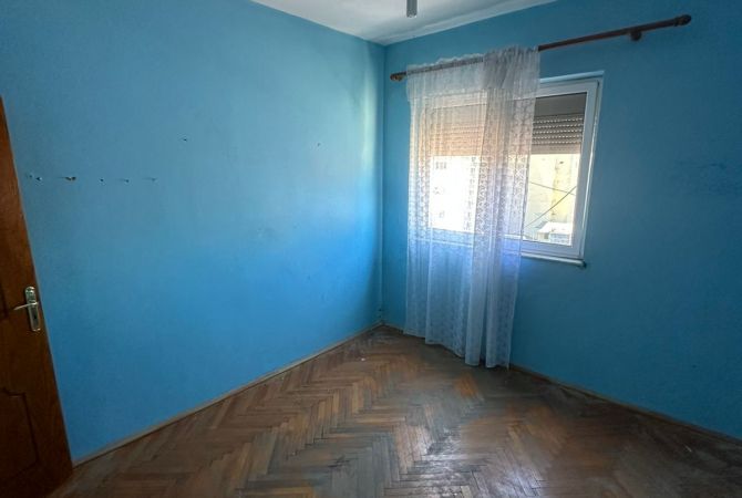 Shtepi ne shitje Apartament ne Tirane, 1+1, Mobilimi Pjeserisht e mobiluar, Pagesa 105,000  Euro.