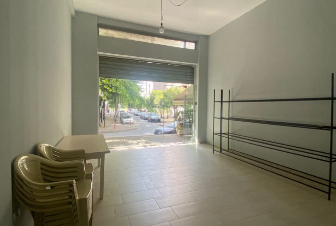 Jepet dyqan me qera ne Yzberisht/ 300 €