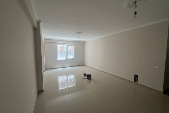 Shtepi ne shitje Apartament ne Tirane, 2+1, Mobilimi Bosh, pa mobiluar, Pagesa 100,000  Euro.