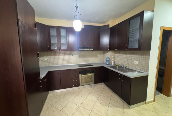 Shtepi me qera Apartament ne Tirane, 2+1, Mobilimi E mobiluar, Pagesa 55,000  Leke.