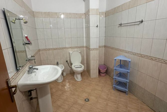 Shtepi me qera Apartament ne Tirane, 2+1, Mobilimi E mobiluar, Pagesa 55,000  Leke.