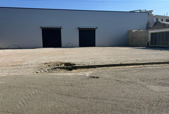 Jepet me qera toke+kapanon ne Rinas/ 4000 euro