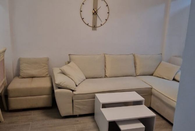 Jepet me qera apartament 2+1 tek Rruga e Durresit/ 60,000 ALL