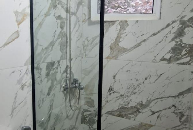 Shtepi me qera Apartament ne Tirane, 2+1, Mobilimi E mobiluar, Pagesa 60,000  Leke.
