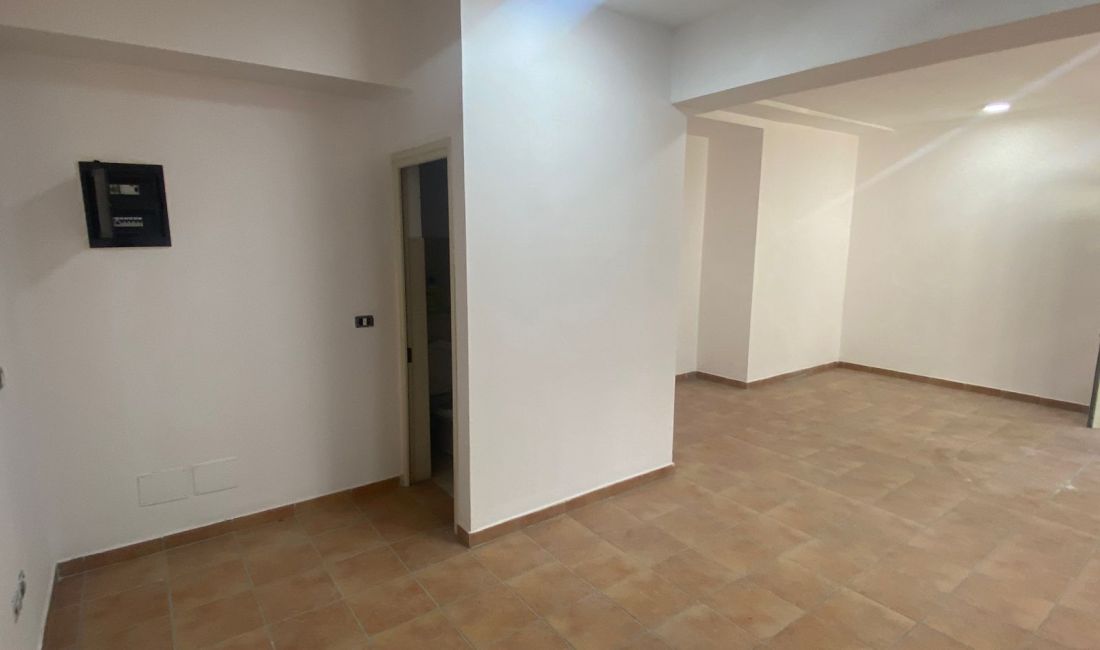 Jepet me qera dyqan ne Vasil Shanto/ 500 euro