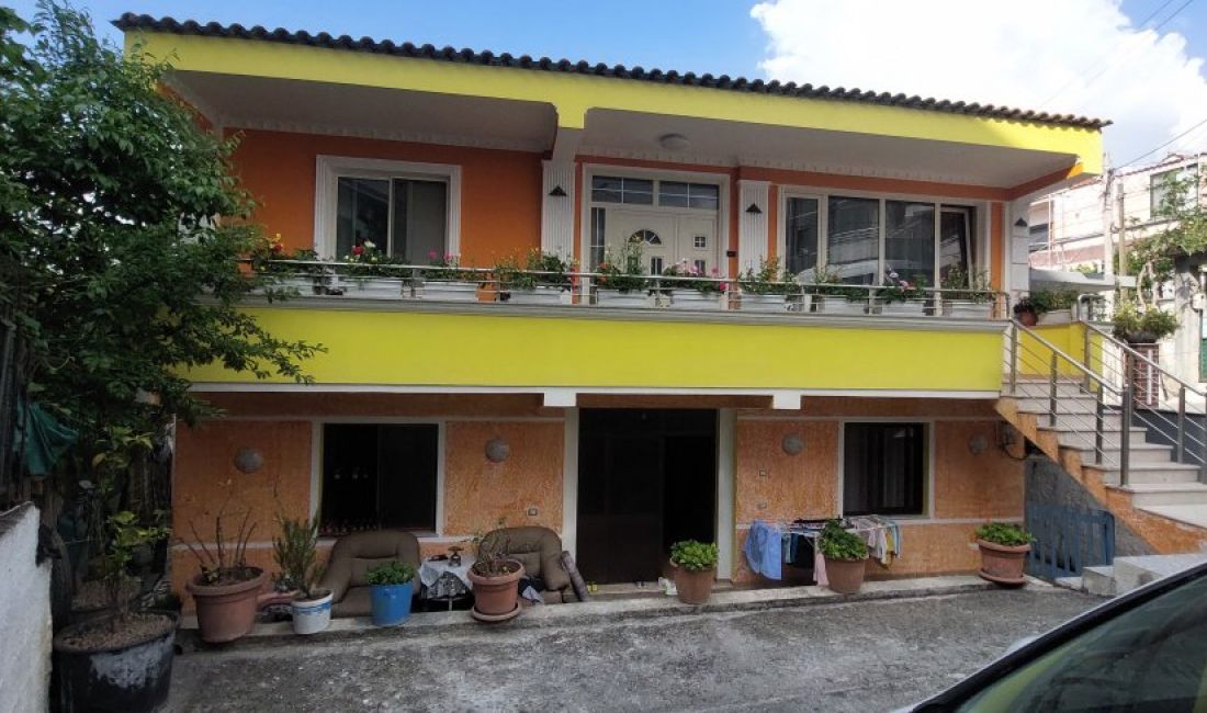 Shtepi ne shitje Shtepi Private ne Tirane, 4+1, Mobilimi Pjeserisht e mobiluar, Pagesa 31,500,000  Leke.