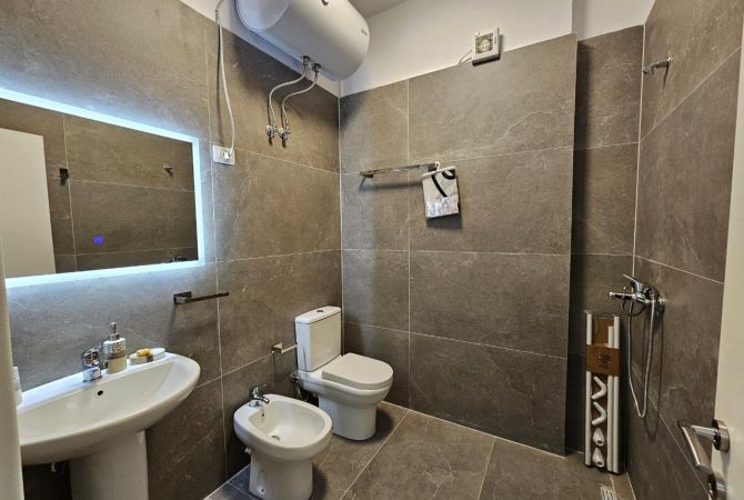 Shtepi me qera Apartament ne Tirane, 2+1, Mobilimi E mobiluar, Pagesa 700  Euro.