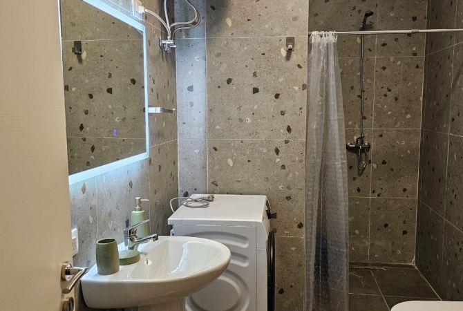 Shtepi me qera Apartament ne Tirane, 2+1, Mobilimi E mobiluar, Pagesa 700  Euro.