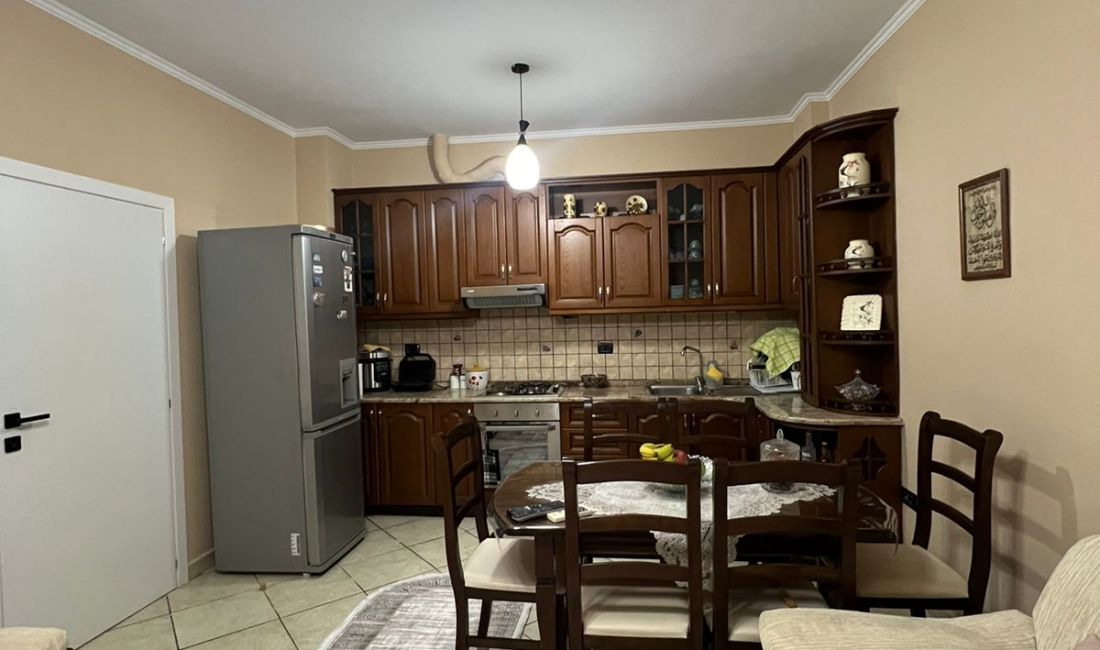 Appartamento in affitto a Tirana 2+1, Arredato