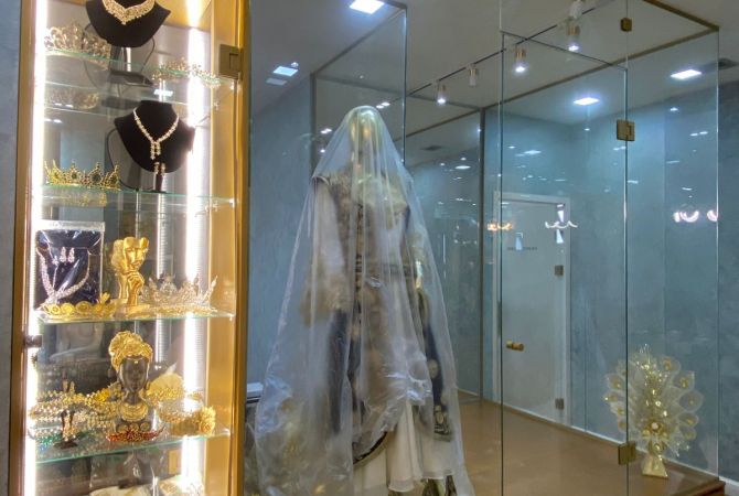 Jepet me qira ambient komercial 100 m2 i kompletuar per Parukeri ne Koder Kamez