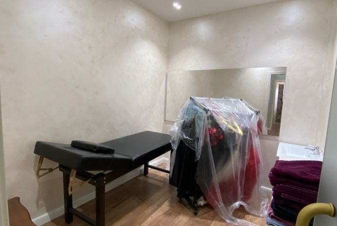 Jepet me qira ambient komercial 100 m2 i kompletuar per Parukeri ne Koder Kamez