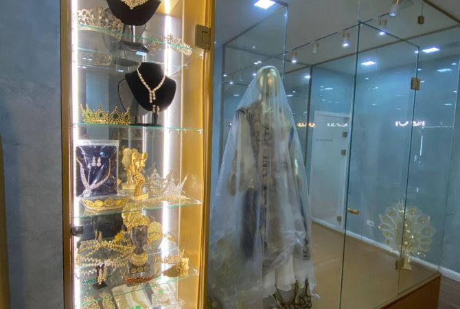 Jepet me qira ambient komercial 100 m2 i kompletuar per Parukeri ne Koder Kamez