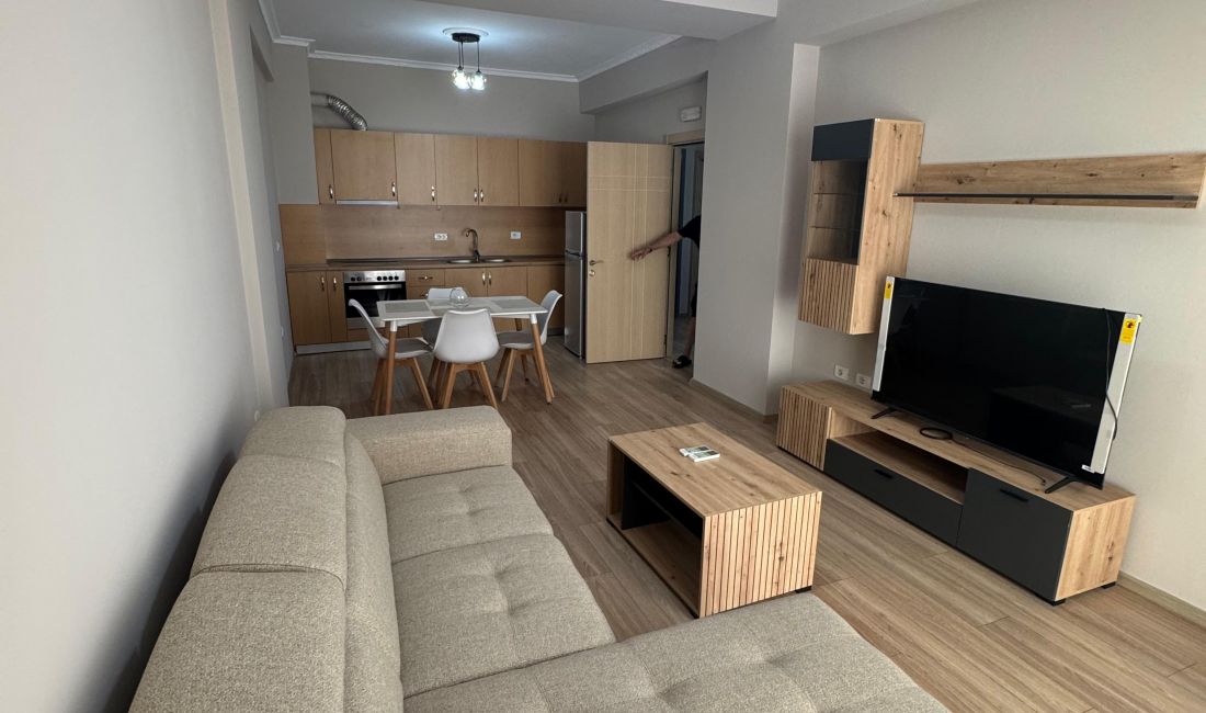 Shtepi me qera Apartament ne Tirane, 2+1, Mobilimi E mobiluar, Pagesa 50,000  Leke.