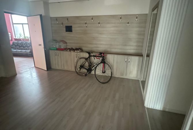 Shtepi ne shitje Apartament ne Tirane, 2+1, Mobilimi E mobiluar, Pagesa 250,000  Euro.