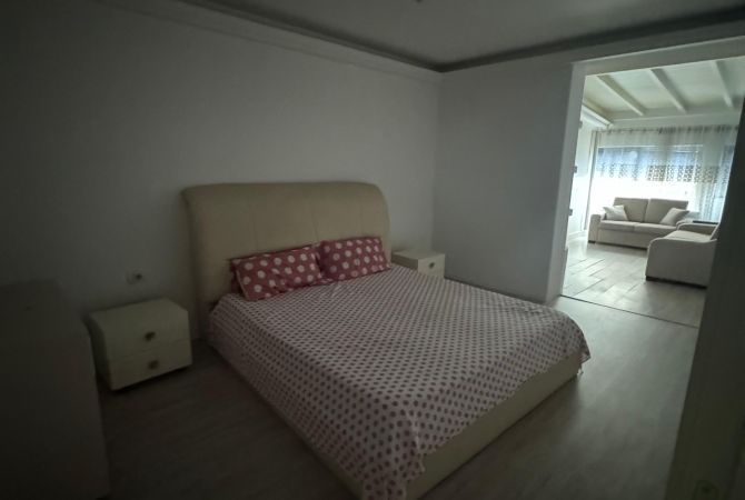 Shtepi ne shitje Apartament ne Tirane, 2+1, Mobilimi E mobiluar, Pagesa 250,000  Euro.