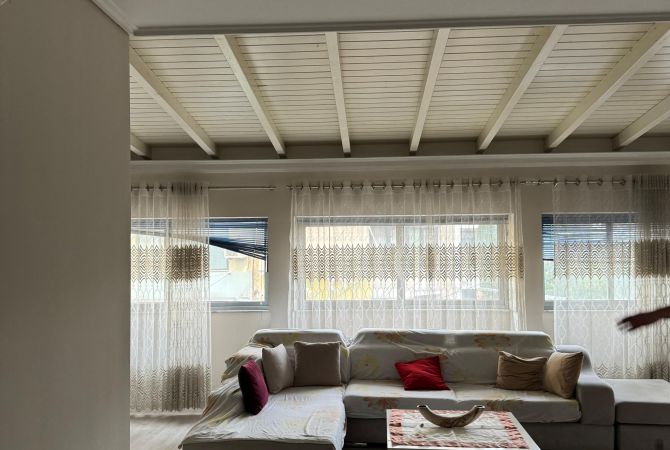 Shtepi ne shitje Apartament ne Tirane, 2+1, Mobilimi E mobiluar, Pagesa 250,000  Euro.