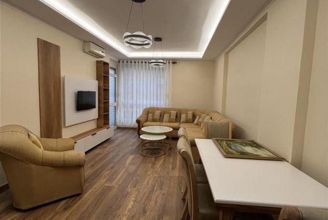 Jepet apartament me qera 1+1 mbi Pazarin e Ri/ 570 euro