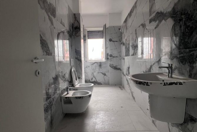 Shtepi ne shitje Apartament ne Tirane, 2+1, Mobilimi Bosh, pa mobiluar, Pagesa 99,000  Euro.