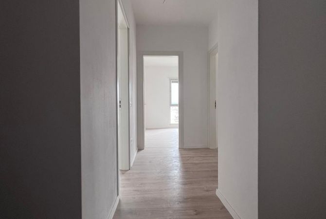 Shtepi ne shitje Apartament ne Tirane, 2+1, Mobilimi Bosh, pa mobiluar, Pagesa 99,000  Euro.