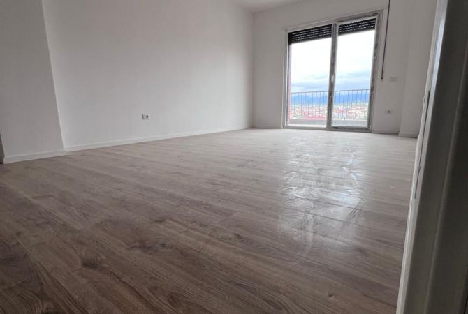 Shtepi ne shitje Apartament ne Tirane, 2+1, Mobilimi Bosh, pa mobiluar, Pagesa 99,000  Euro.