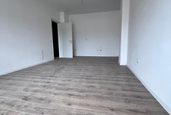 Shtepi ne shitje Apartament ne Tirane, 2+1, Mobilimi Bosh, pa mobiluar, Pagesa 99,000  Euro.