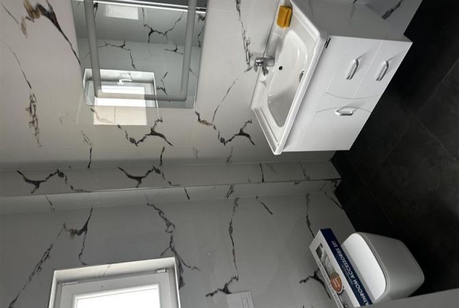 Shtepi me qera Apartament ne Tirane, 3+1, Mobilimi E mobiluar, Pagesa 650  Euro.