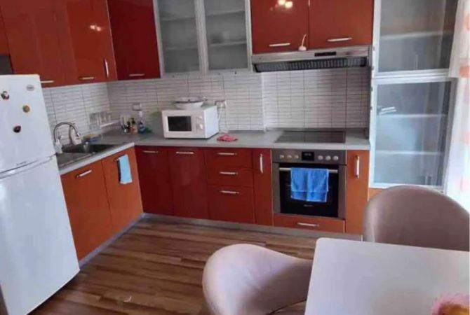 Shtepi ne shitje Apartament ne Tirane, 2+1, Mobilimi E mobiluar, Pagesa 170,000  Euro.