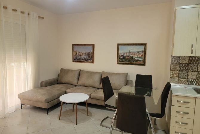 Jepet me qera apartament 2+1 tek Kodra e Diellit/ 50.000 leke/muaji