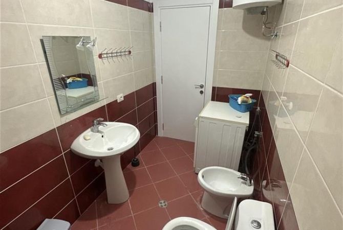 Shtepi me qera Apartament ne Tirane, 2+1, Mobilimi E mobiluar, Pagesa 50,000  Leke.