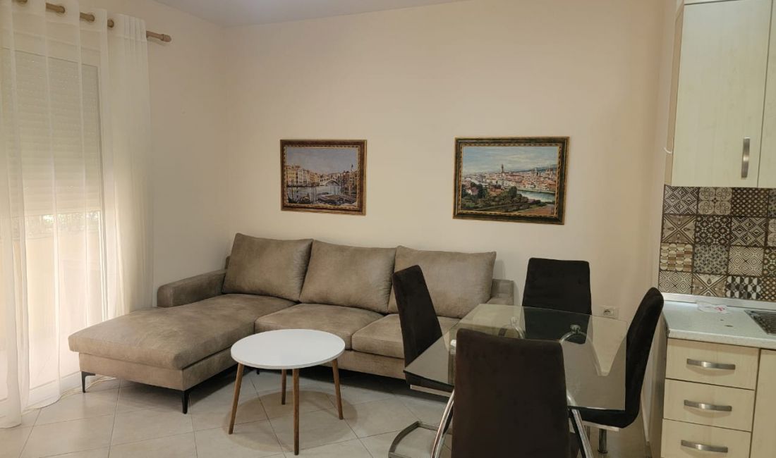 Shtepi me qera Apartament ne Tirane, 2+1, Mobilimi E mobiluar, Pagesa 50,000  Leke.