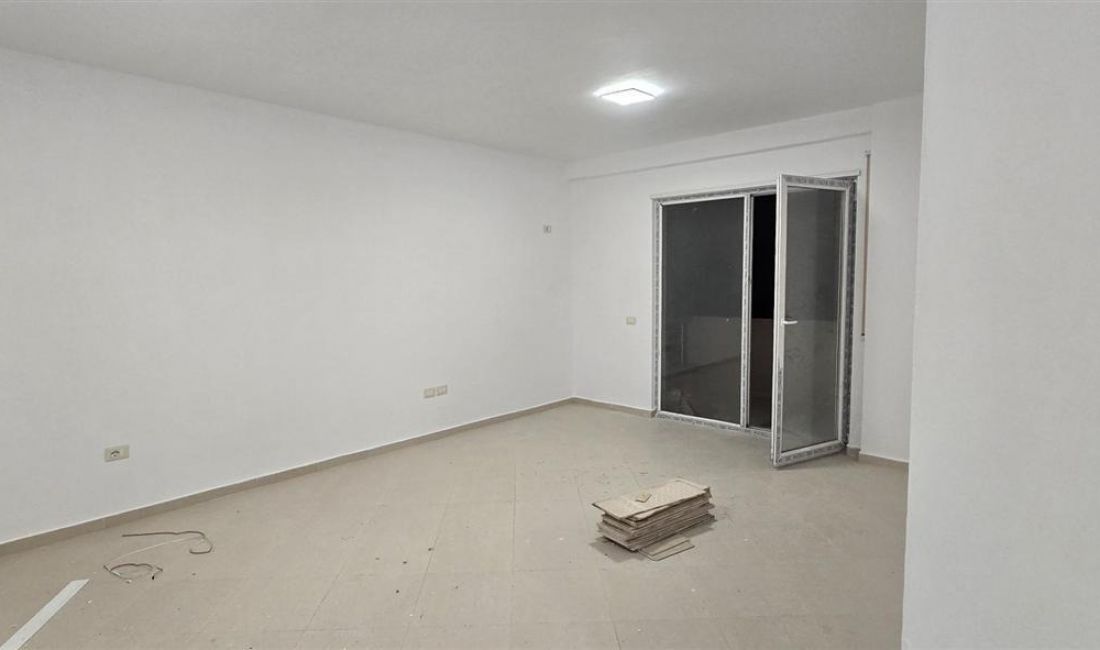 Shtepi ne shitje Apartament ne Tirane, 2+1, Mobilimi Bosh, pa mobiluar, Pagesa 83,600  Euro.