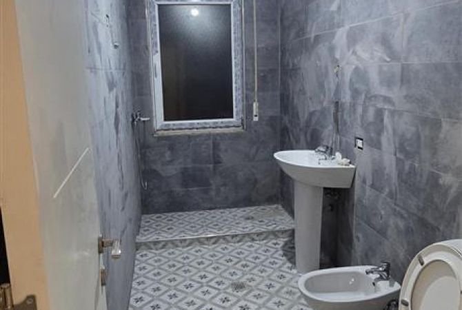 Shtepi ne shitje Apartament ne Tirane, 2+1, Mobilimi Bosh, pa mobiluar, Pagesa 83,600  Euro.
