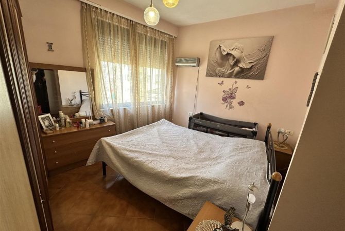 Shtepi ne shitje Apartament ne Tirane, 1+1, Mobilimi E mobiluar, Pagesa 87,000  Euro.