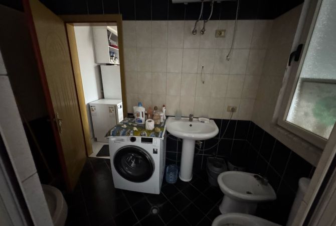 Shtepi me qera Apartament ne Tirane, 2+1, Mobilimi E mobiluar, Pagesa 30,000  Leke.