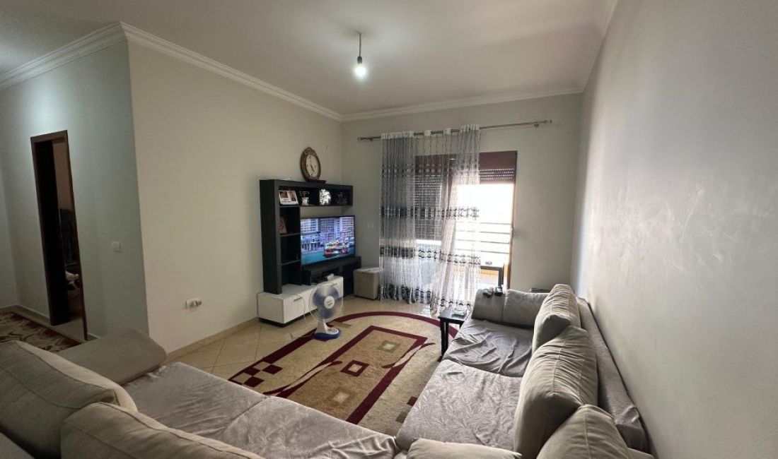 Shtepi ne shitje Apartament ne Tirane, 2+1, Mobilimi E mobiluar, Pagesa 120,000  Euro.