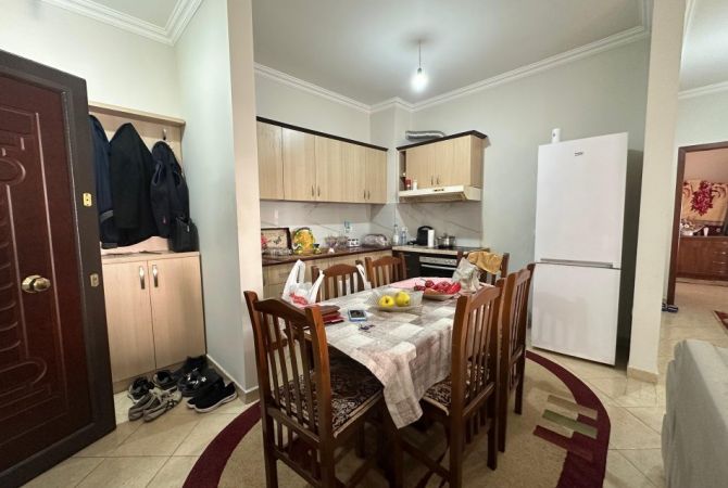 Shtepi ne shitje Apartament ne Tirane, 2+1, Mobilimi E mobiluar, Pagesa 120,000  Euro.