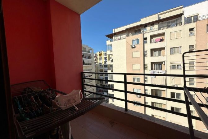 Shtepi ne shitje Apartament ne Tirane, 2+1, Mobilimi E mobiluar, Pagesa 120,000  Euro.